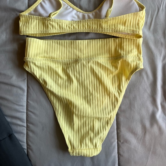 Yellow high waisted bikini - Picture 4 of 5